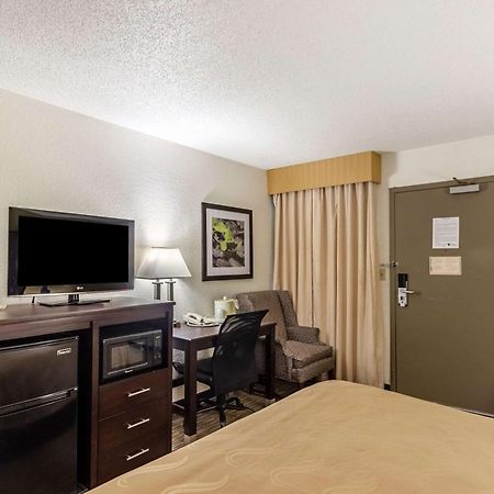 Quality Inn Milwaukee- Brookfield Eksteriør billede