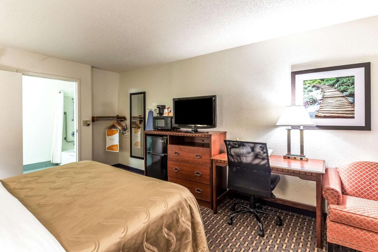 Quality Inn Milwaukee- Brookfield Eksteriør billede