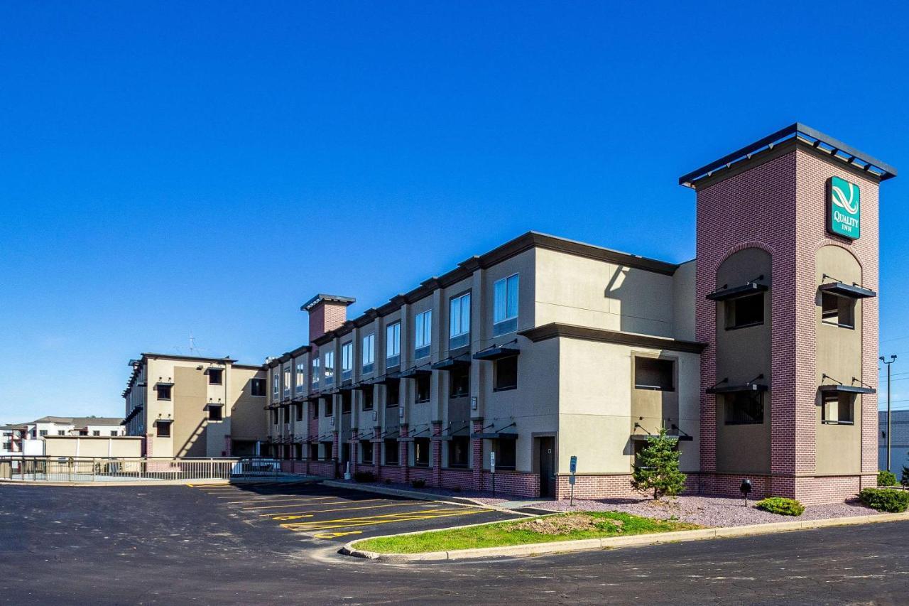 Quality Inn Milwaukee- Brookfield Eksteriør billede