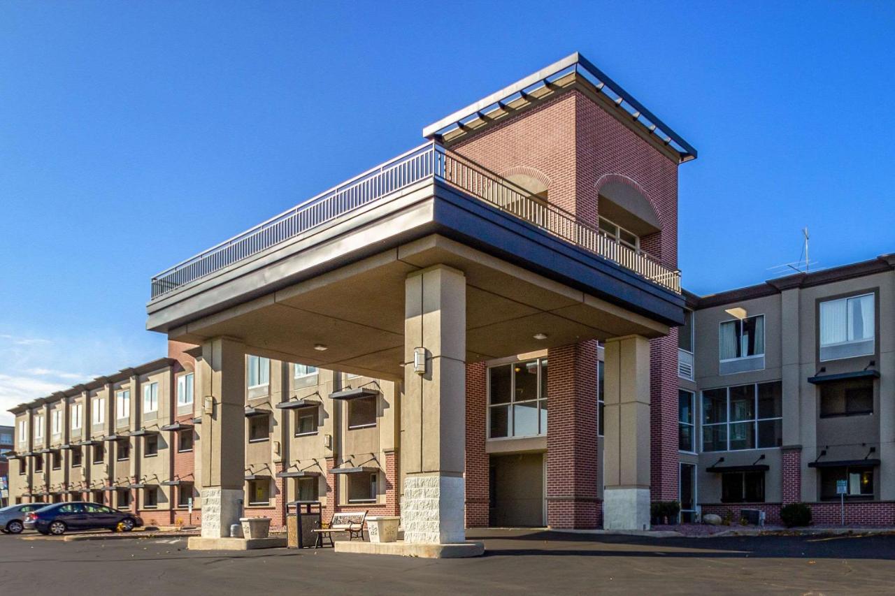 Quality Inn Milwaukee- Brookfield Eksteriør billede