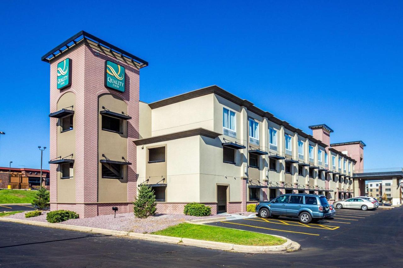 Quality Inn Milwaukee- Brookfield Eksteriør billede