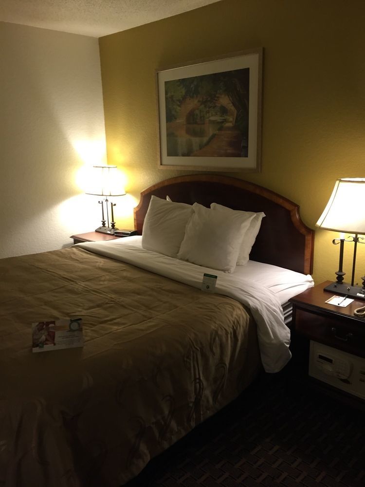 Quality Inn Milwaukee- Brookfield Eksteriør billede