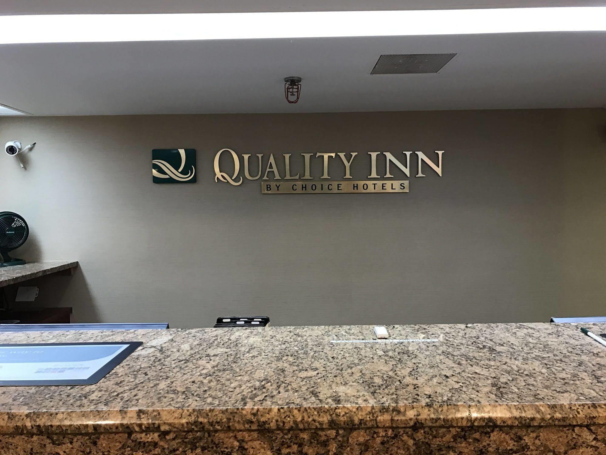 Quality Inn Milwaukee- Brookfield Eksteriør billede