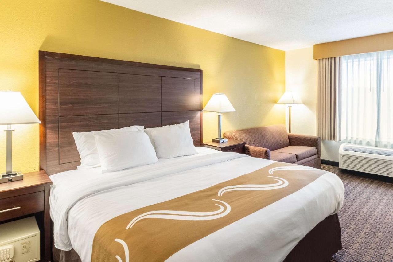 Quality Inn Milwaukee- Brookfield Eksteriør billede