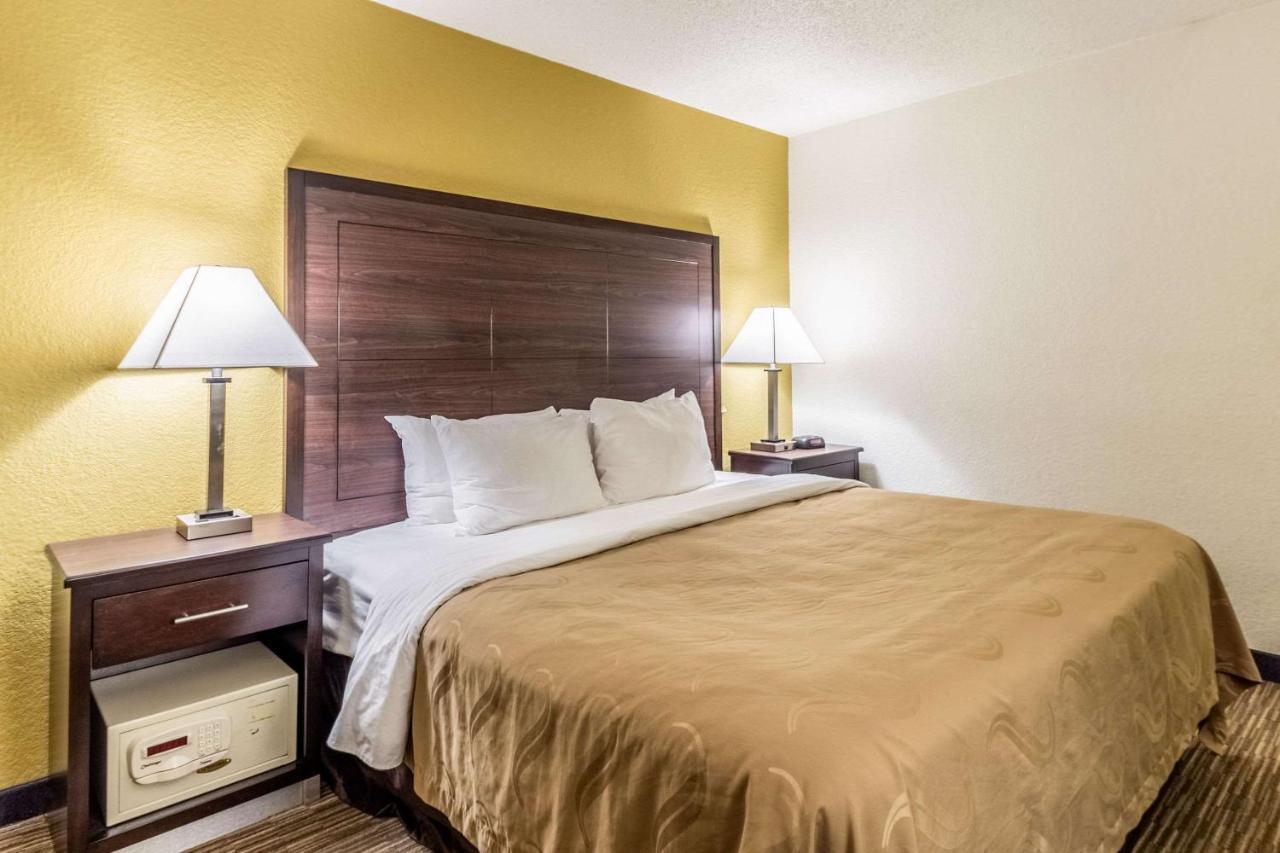 Quality Inn Milwaukee- Brookfield Eksteriør billede