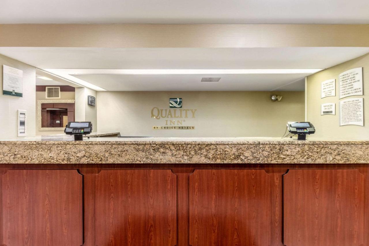 Quality Inn Milwaukee- Brookfield Eksteriør billede