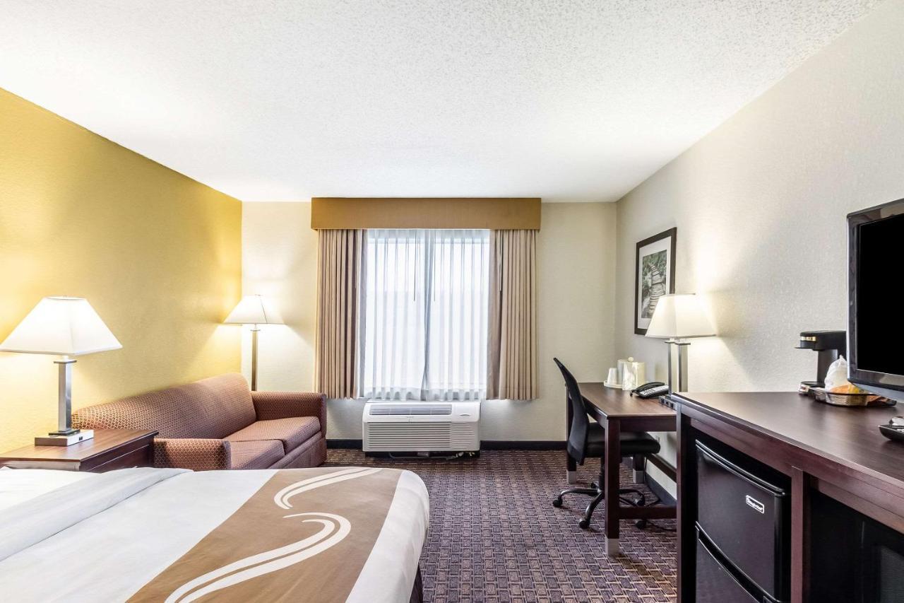 Quality Inn Milwaukee- Brookfield Eksteriør billede