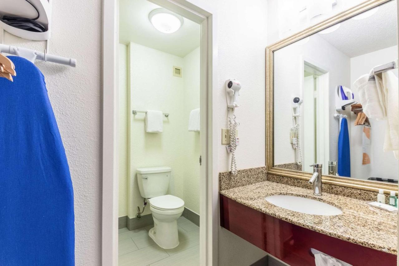 Quality Inn Milwaukee- Brookfield Eksteriør billede